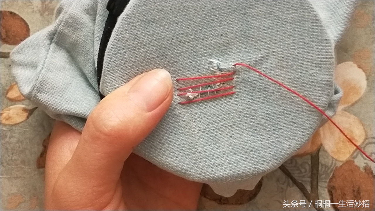 三角口子的手工织补,衣服破三角口子怎么缝补