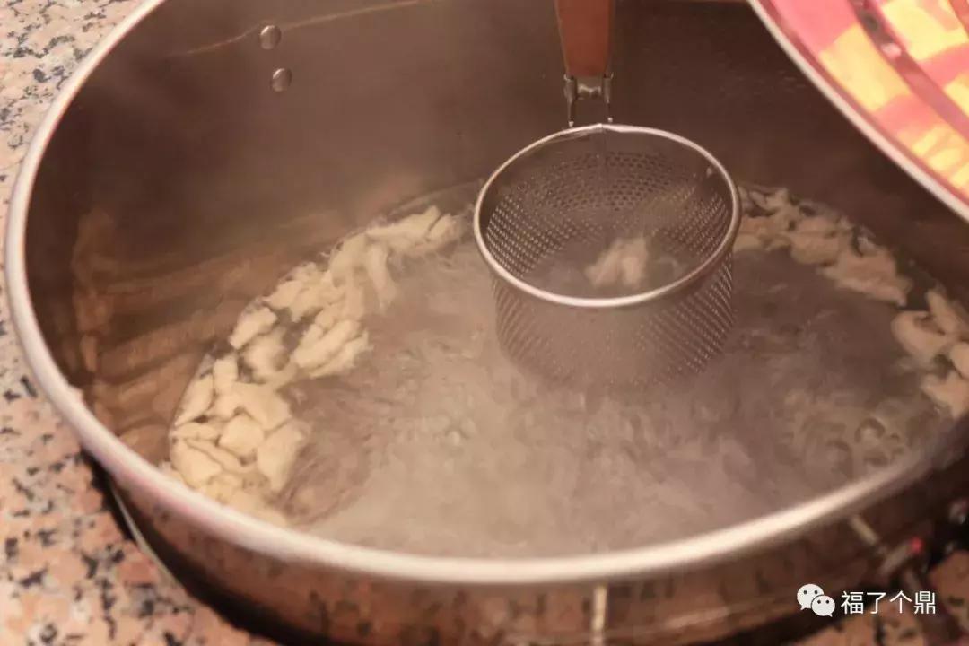 这碗鲨鱼片太刺激了