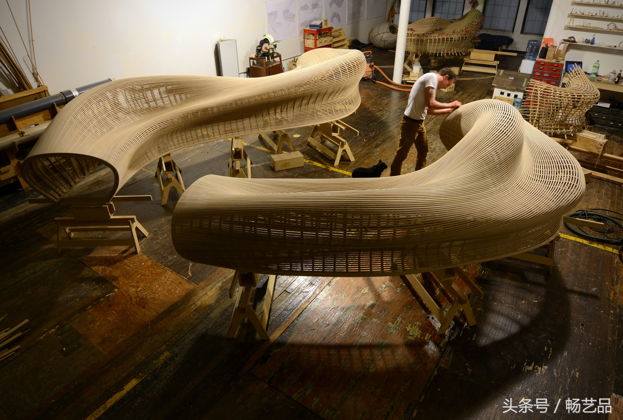 现代蒸汽弯椅制作,树干长椅制作