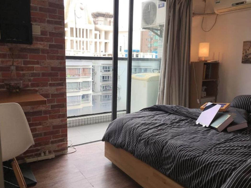 我的英语老师是一个什么样的人,英语老师在你眼中是什么样的人