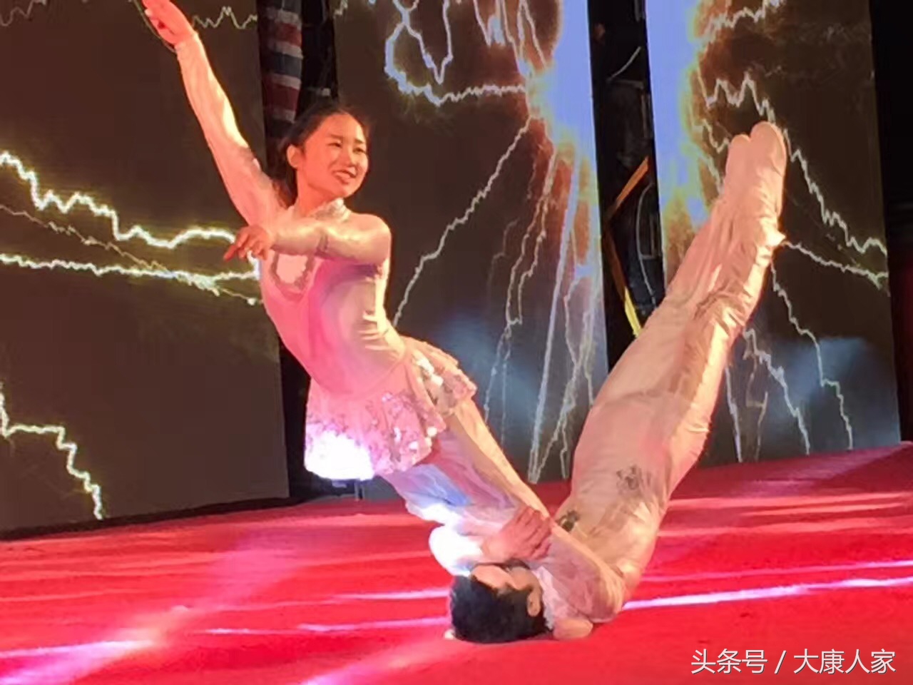 “情人”逢节“情味”浓，人人都有深情在