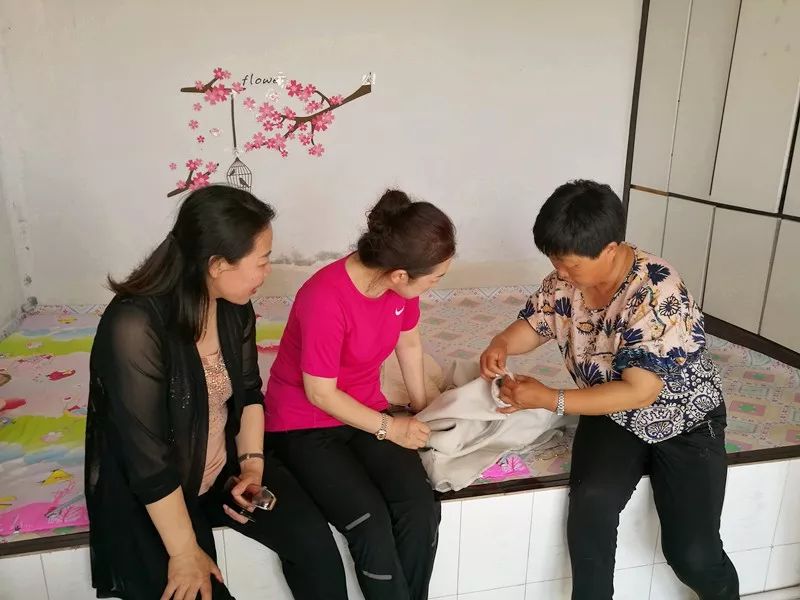 通辽市妇联男干部张贺英的驻村帮扶工作被评优啦！