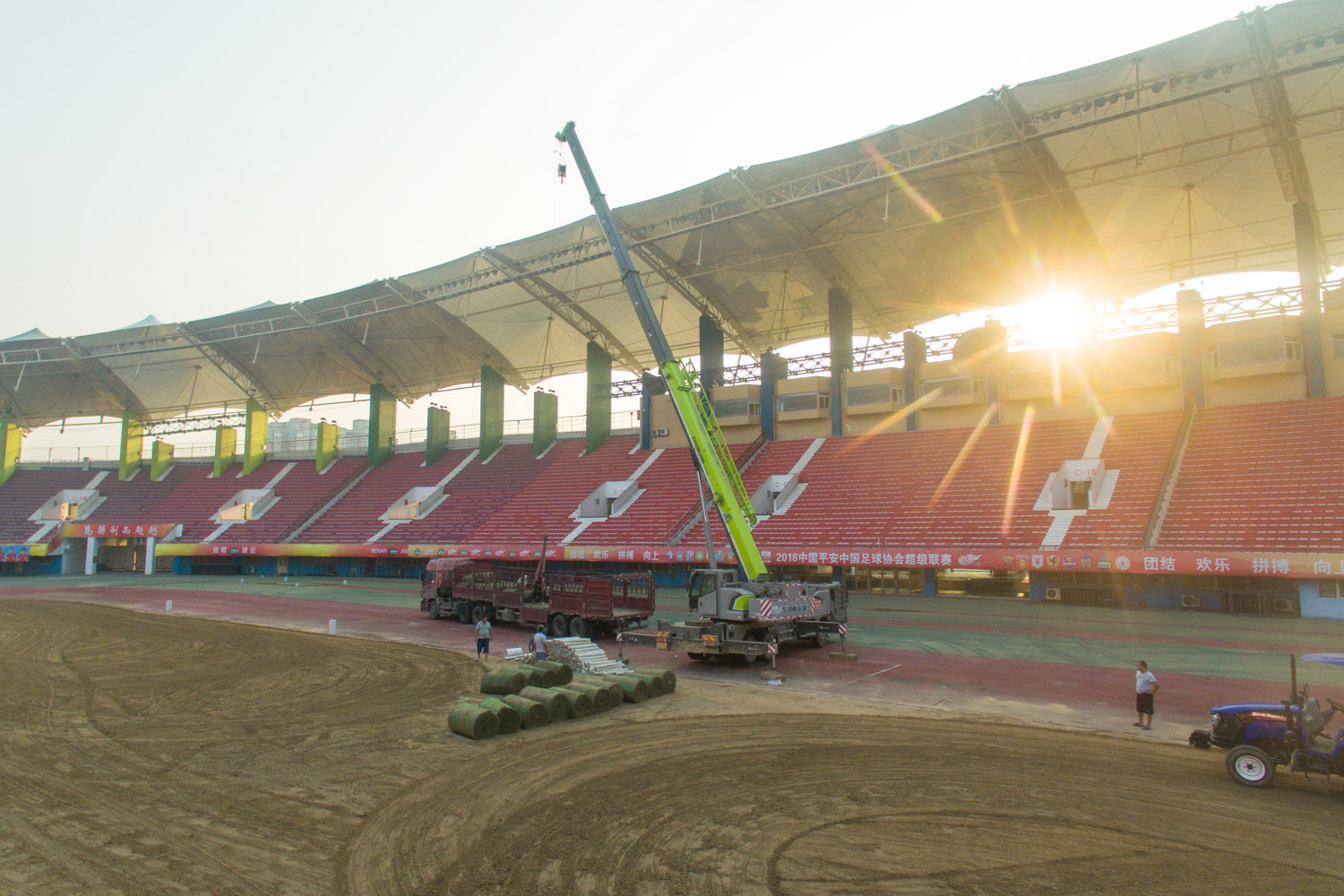 河南建业是不是换了草皮,河南建业草皮铺设