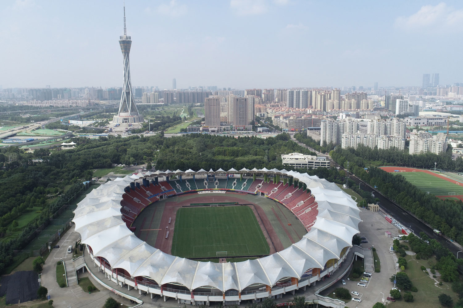 河南建业是不是换了草皮,河南建业草皮铺设