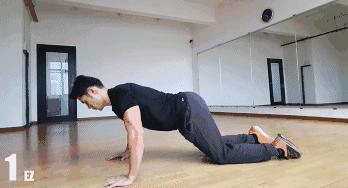 胸肌训练顺带练一下三头肌,徒手练胸肌跟肱二头肌