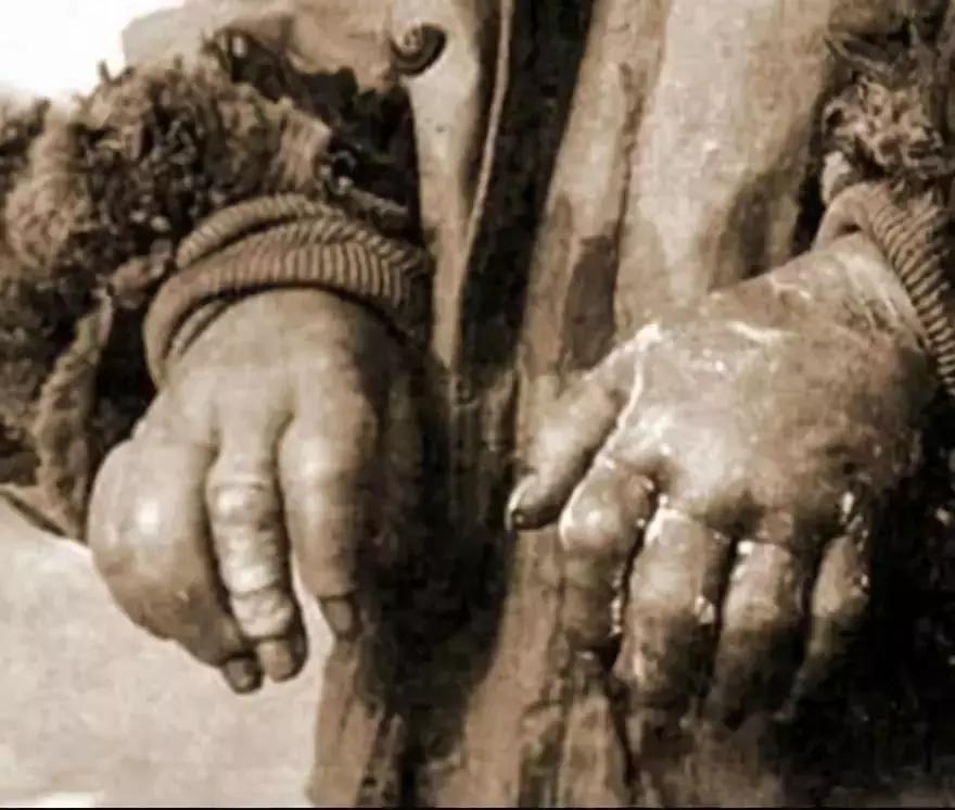 毒打、强奸、*虐性**……他把一个女人的真实故事画成漫画