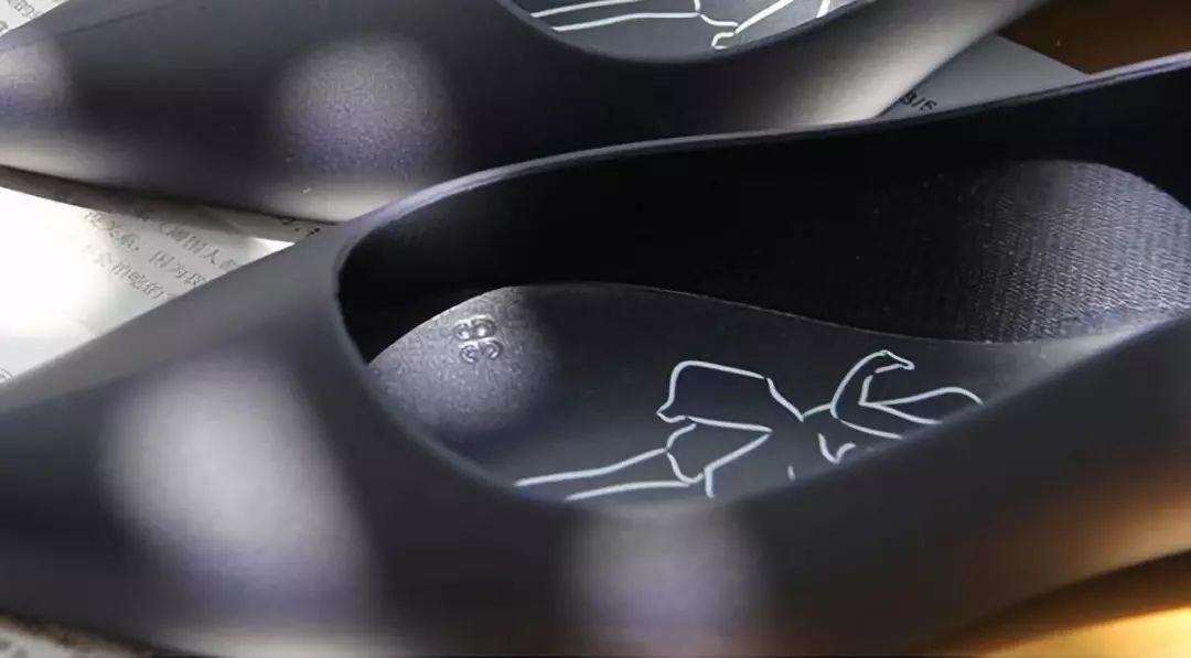 最美不是下雨天，是你穿过的那双雨鞋！一秒瘦脚，超软耐磨！