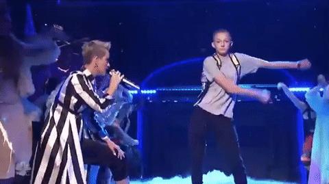 堡垒之夜尬舞的背后有着很多趣事,堡垒之夜尬舞手雷什么时候出的