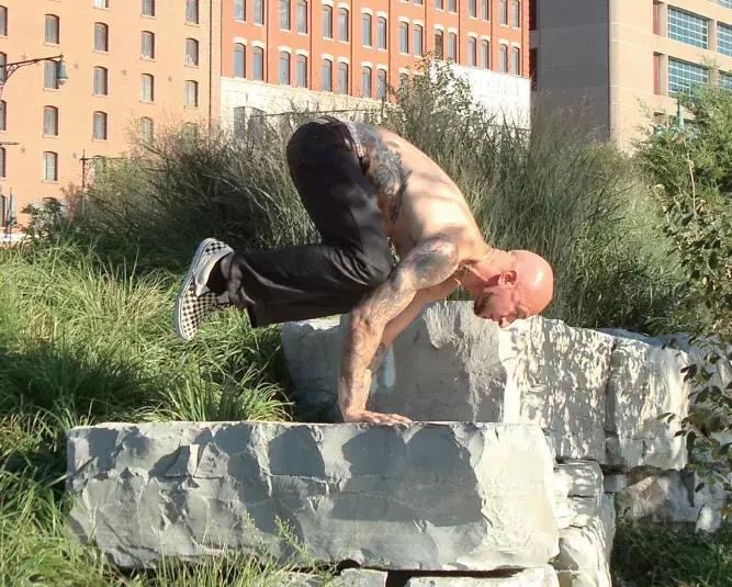 离墙倒立的诀窍,初学离墙倒立技巧