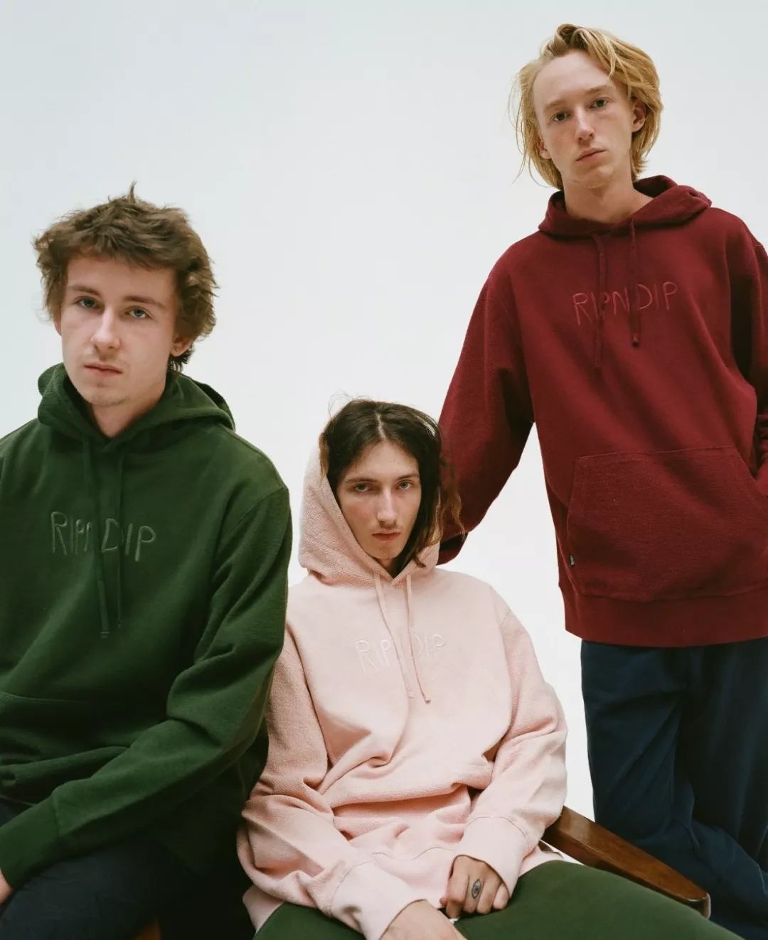 潮闻快食TravisScottxAF1再爆新联乘,ABATHINGAPE发售在即