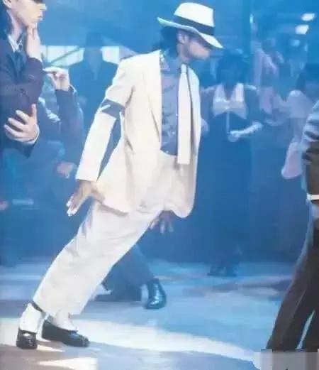 迈克尔杰克逊第一次表演天空舞步,迈克尔杰克逊跳舞最震撼的一段