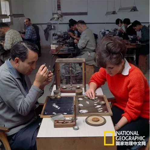 目前地球有没有比钻石还珍贵 (地球大量钻石)