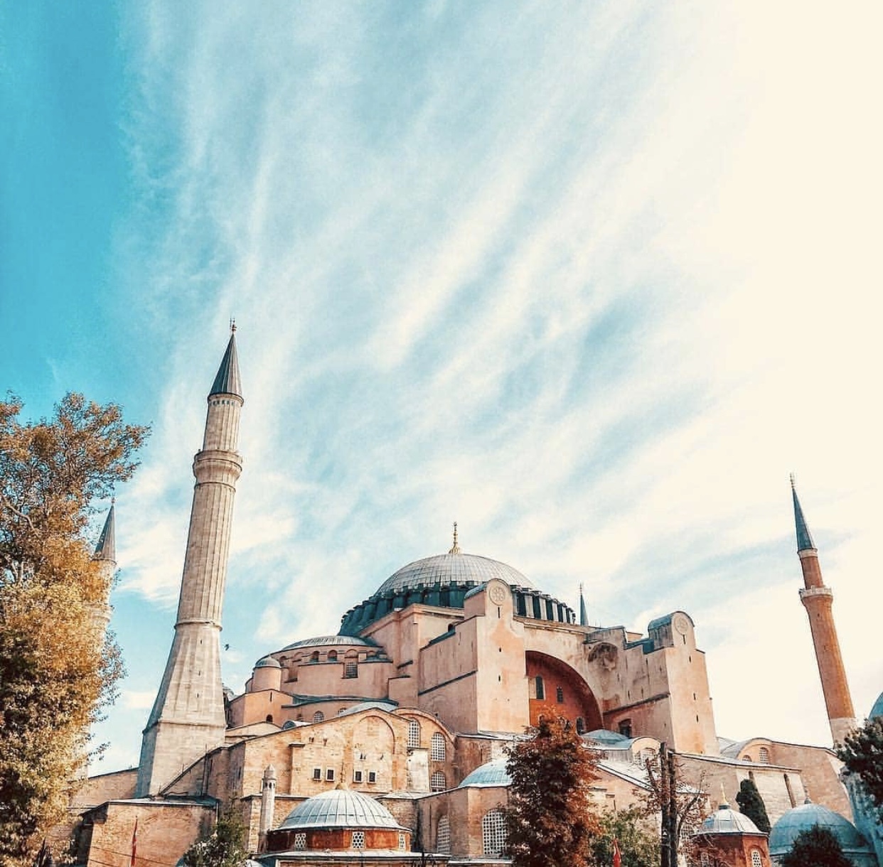 土耳其里拉走低的原因,里拉贬值有利于到土耳其旅游吗