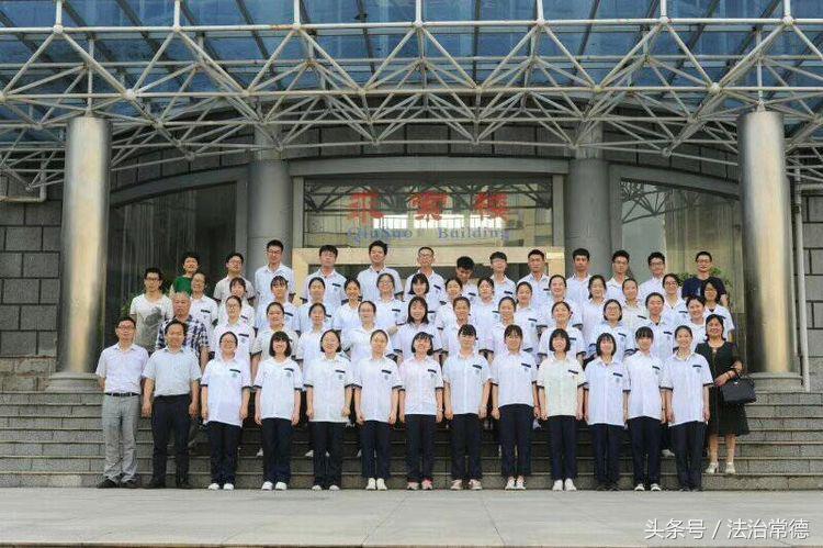 六年来难忘的老师500字作文,六年级难忘恩师