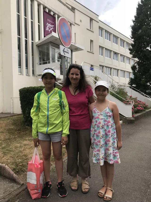 红遍整个欧坦市的草小西区学子，了解一下