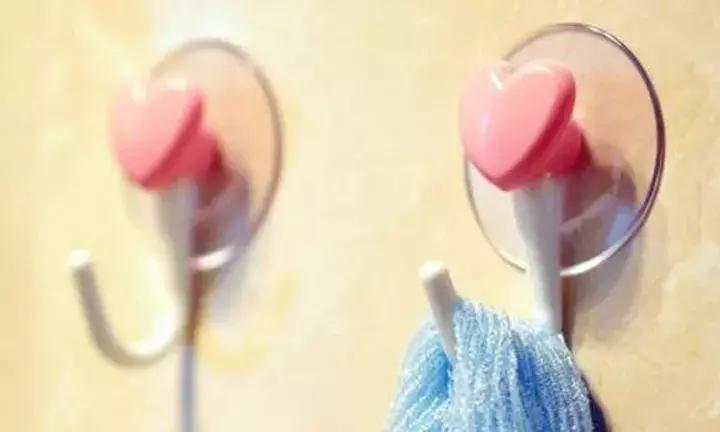 家里吸盘挂钩老是掉怎么办,家里挂钩吸盘吸不住咋办