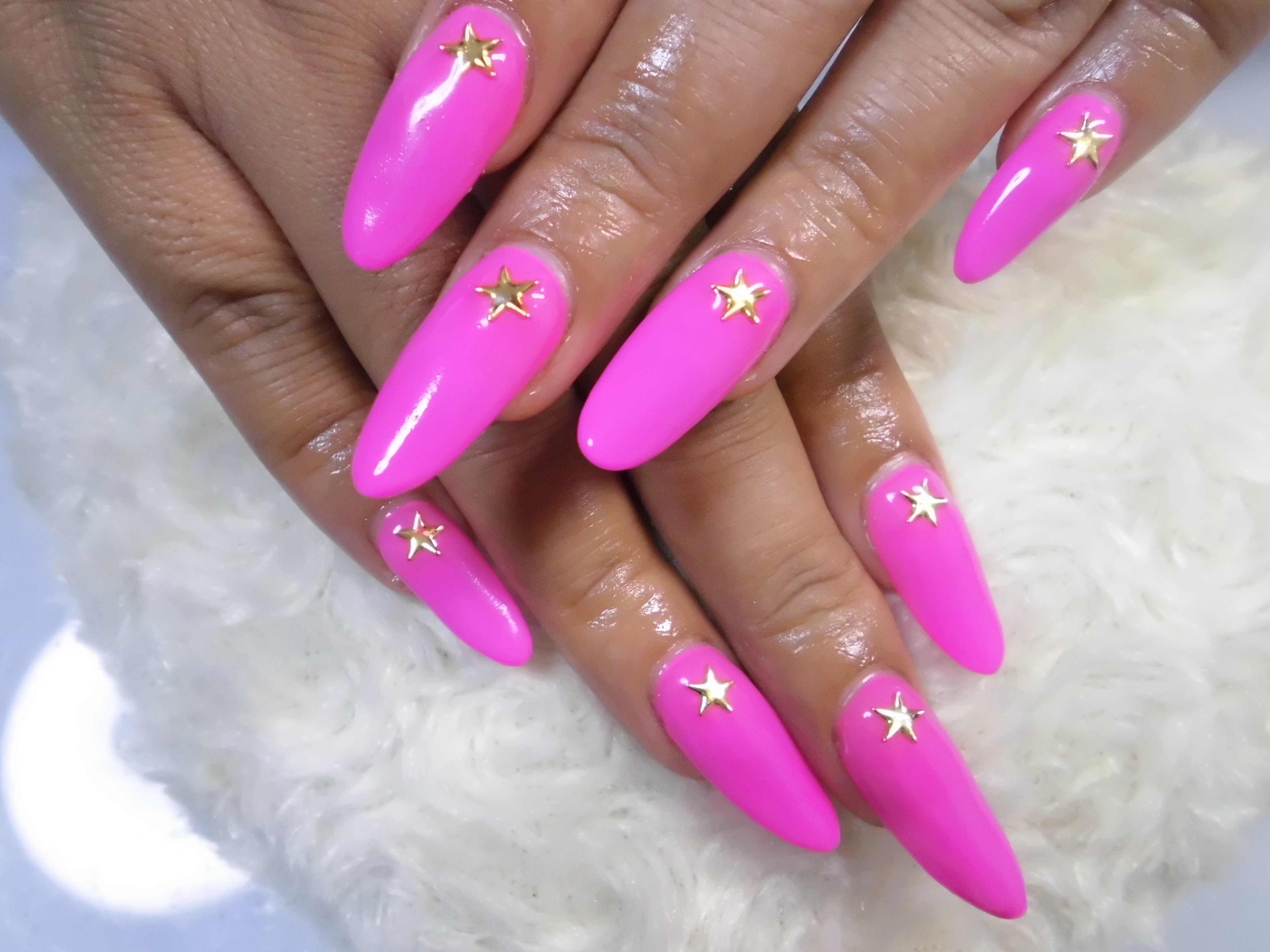 想要闪闪发光的美甲,美甲简单款式显白巧克力色