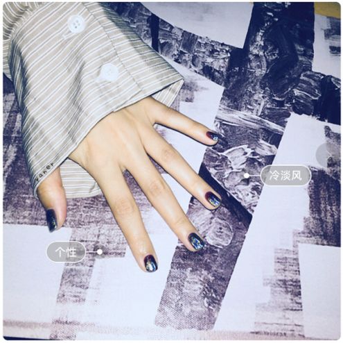 美甲款式图片ins中长款裸色系渐变,好看的美甲ins推荐