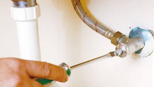 菜盆水龙头出水量小怎么回事,水龙头水垢堵塞出水量小