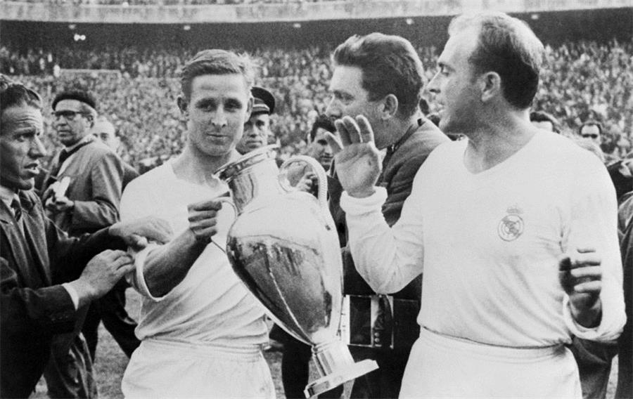 足坛十大巨星图片,世界足坛史上十大足球巨星