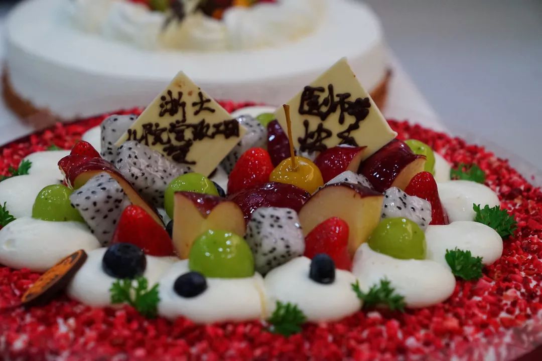 一曲《爱的奉献》送给浙大儿院的你们！小朋友们也有话要说……