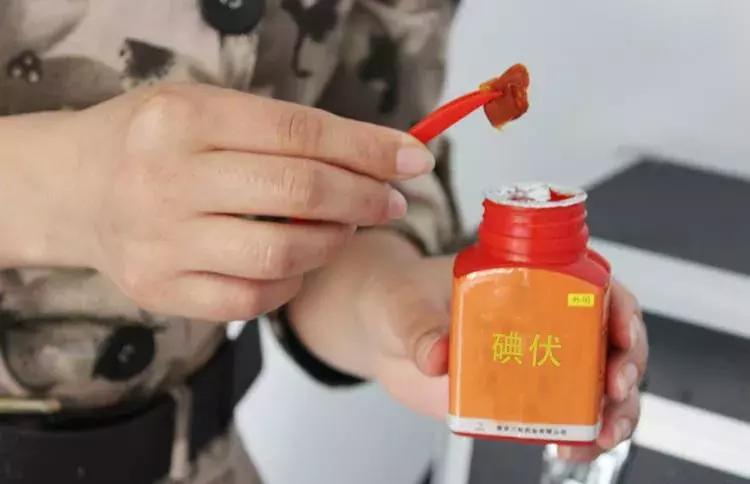 碘伏与碘酊有哪些区别,碘伏和碘酊有什么区别家用如何选