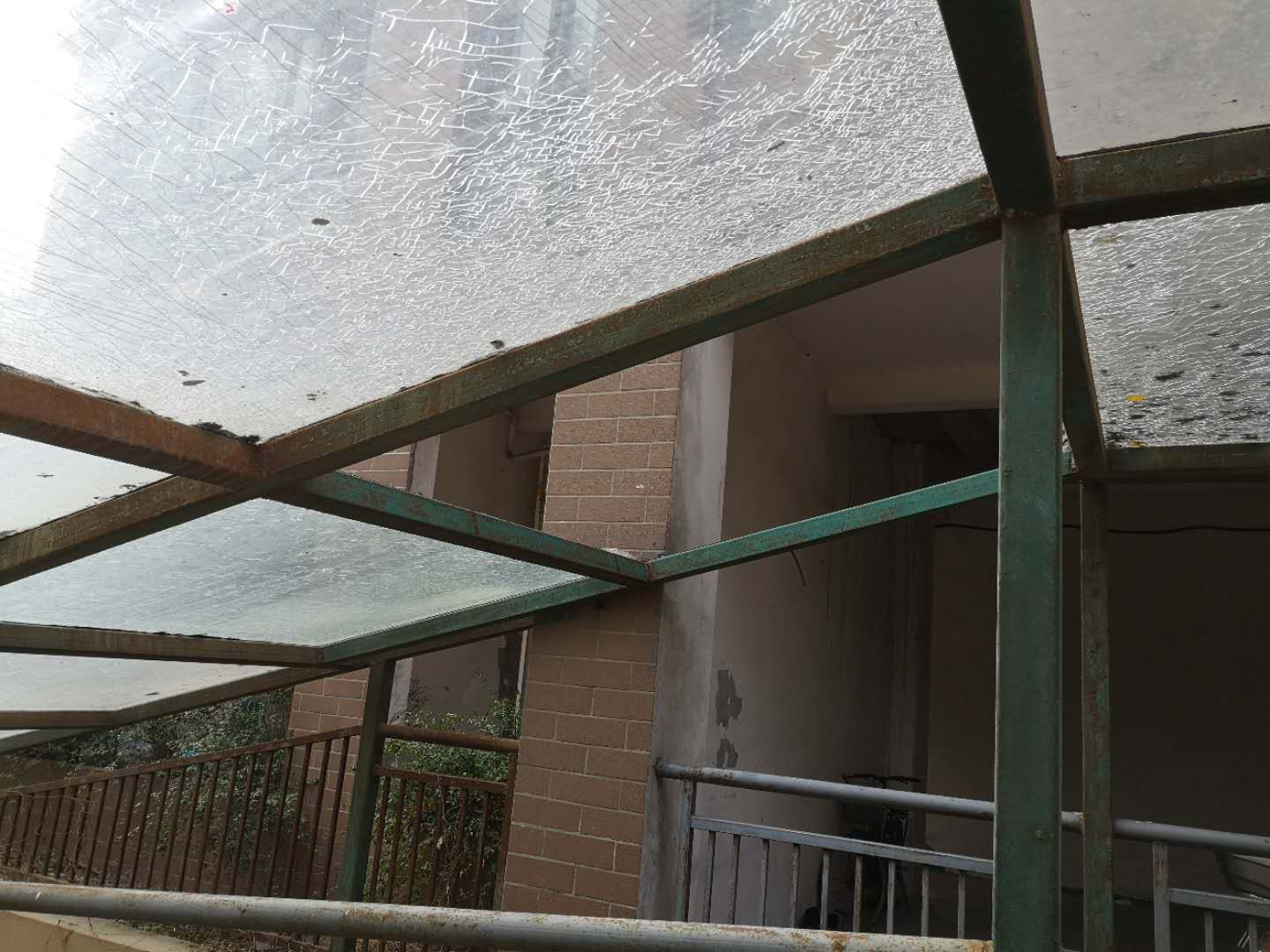 车库为啥关着不让业主用？无锡观山名筑物业遭投诉