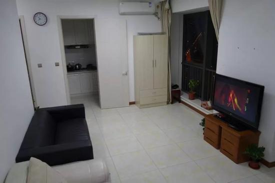 女租客发现房间有蛆,女租客房间频繁出现蛆虫