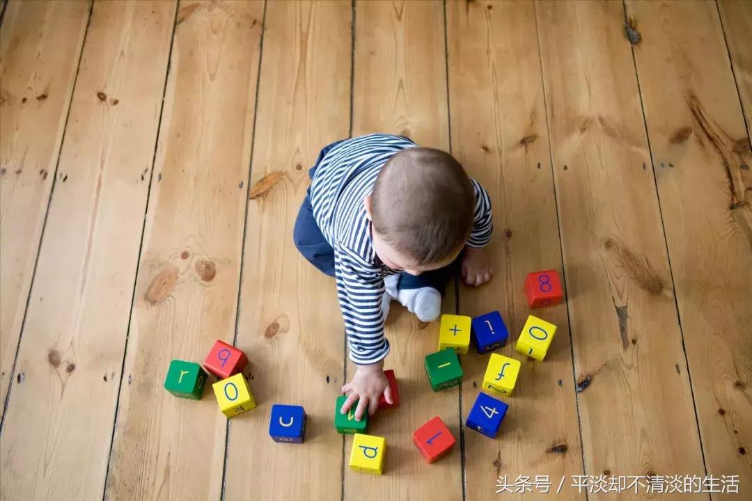 0-1岁的宝宝适合玩哪些玩具,别乱玩玩具