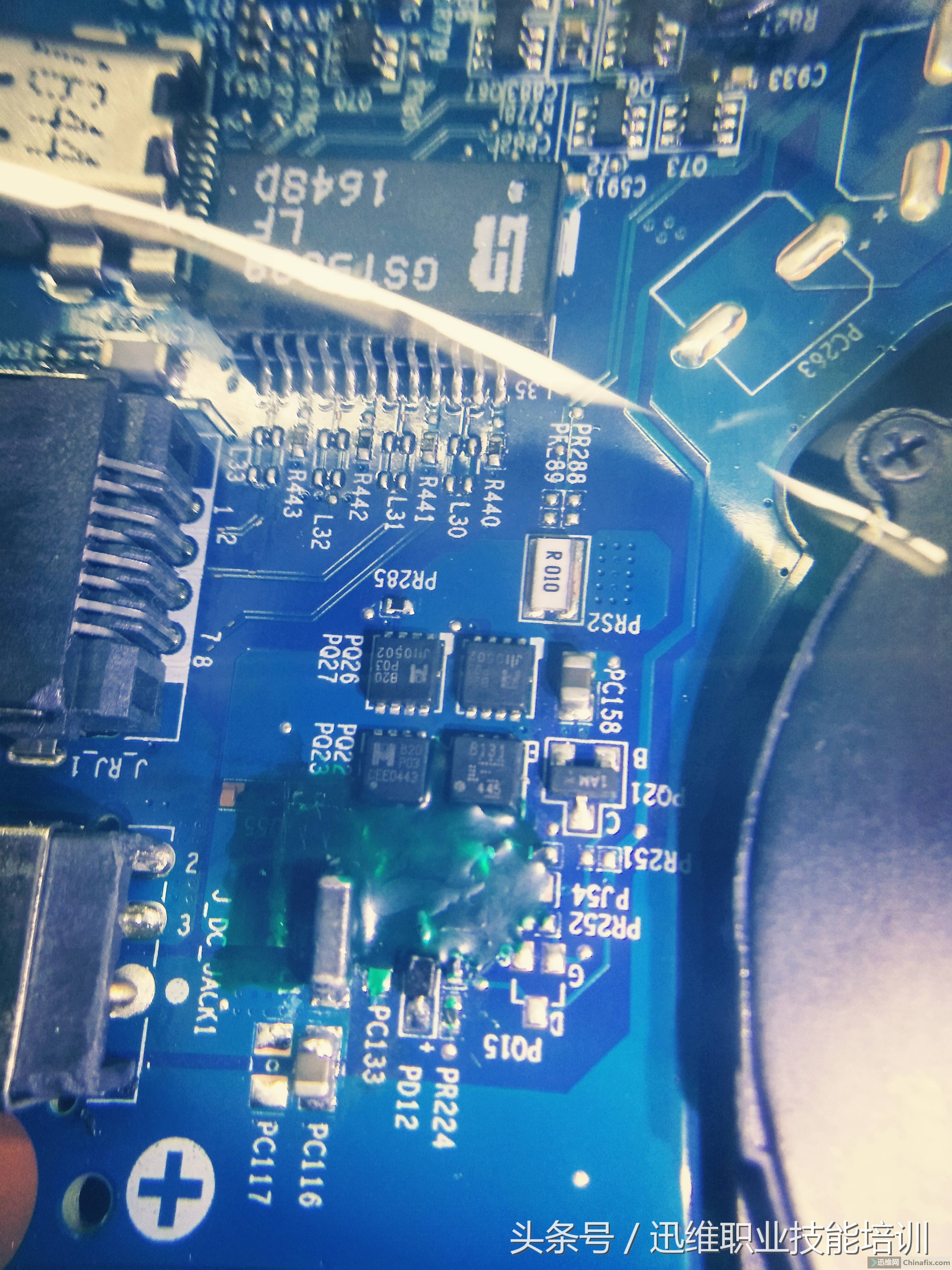 炫龙游戏本吃鸡时烧坏主板，大神“刮骨疗伤”，花了20元竟救活了