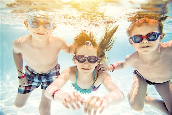 游泳时耳朵进水怎么办课件,游泳时耳朵进水了怎么办动画