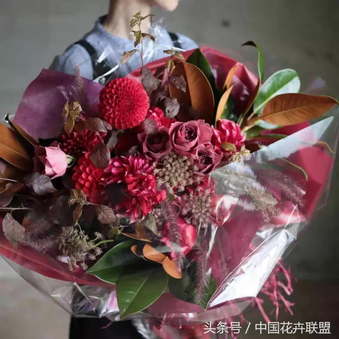 花店不赚钱还要不要坚持下去,花店主要靠什么挣钱