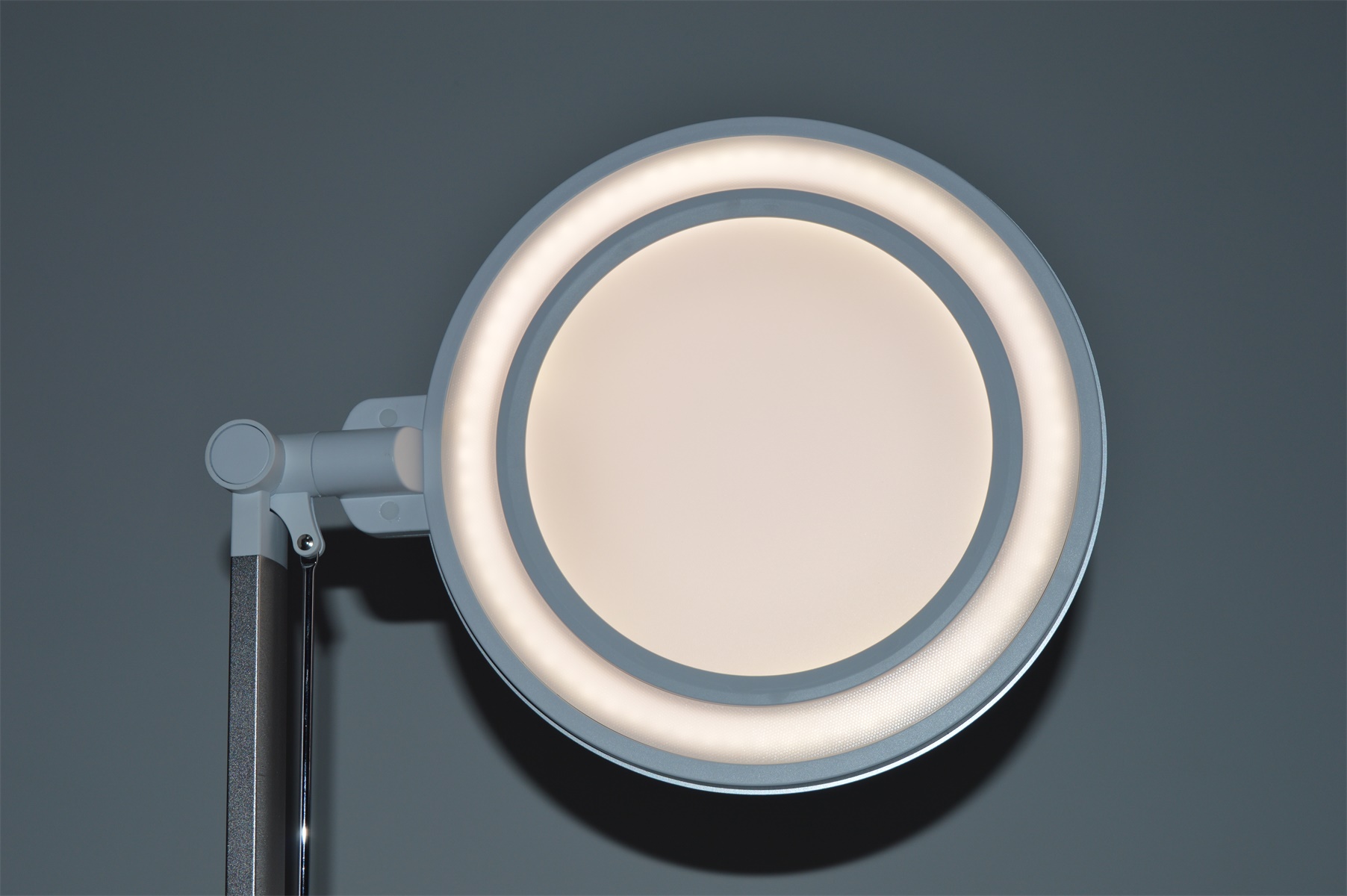 孩视宝柔和自然光护眼台灯,护眼儿童台灯图片大全