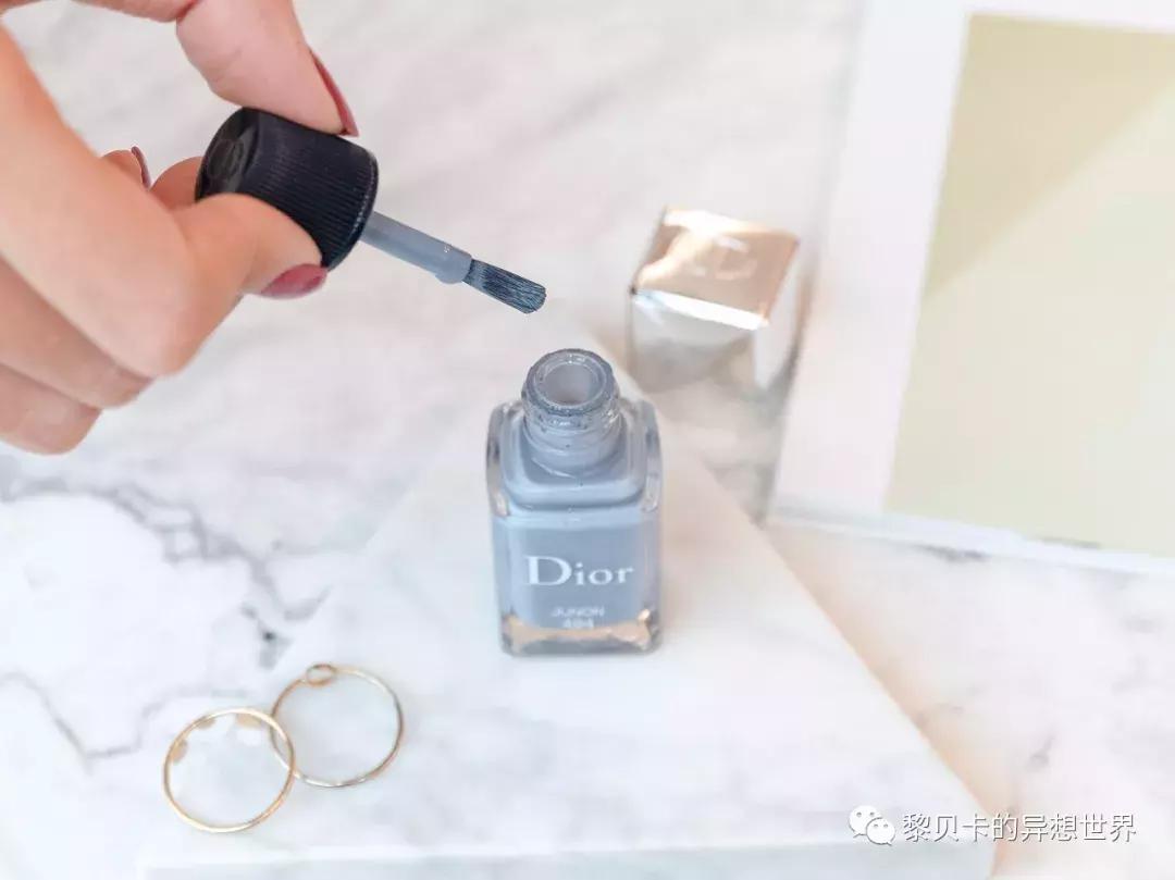 夏天指甲油2022年新款显白带钻,指甲油2022年流行网红夏天显白