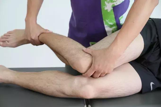 跑者膝盖痛,跑者右侧臀部疼怎么办