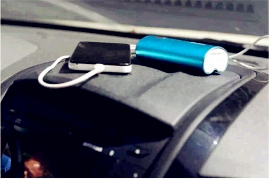 车上挂饰品会有安全隐患吗,汽车前面挂小配饰违法吗