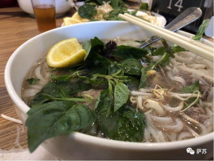 澳洲华人个个都是李小龙?卖米粉伙计扎马步,IT经理打跑小流氓