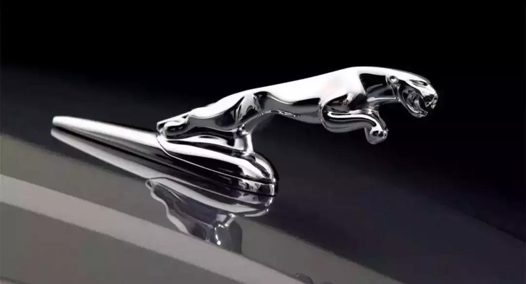 花16万尽显英伦风范，停车姑娘围着转，开起来一年少6万