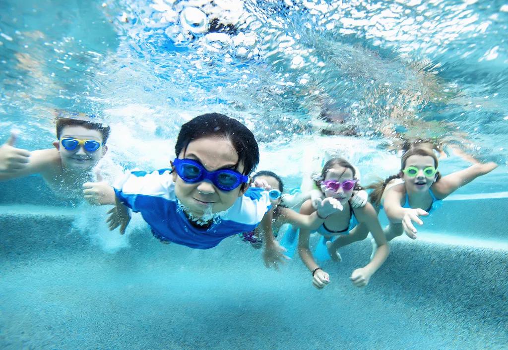 给孩子游泳的正确方法,孩子游泳训练计划安排