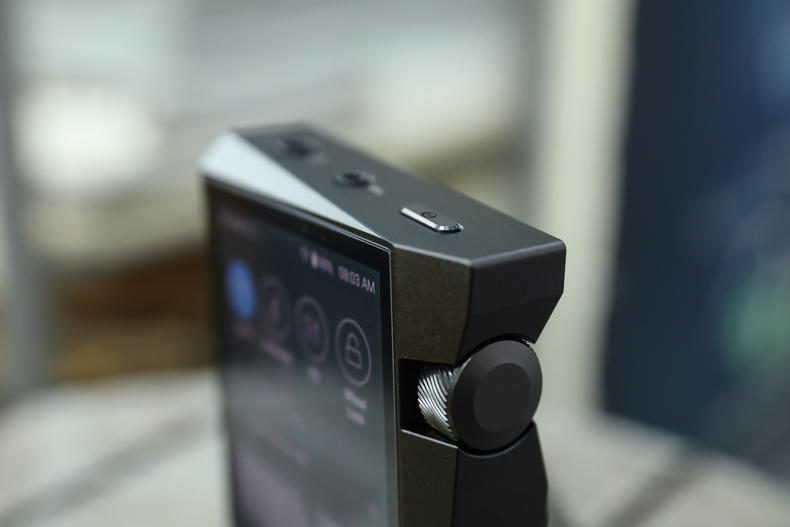 「小蟹寻声」“歪屏”设计颜值满分，艾利和中端旗舰SR15详测！