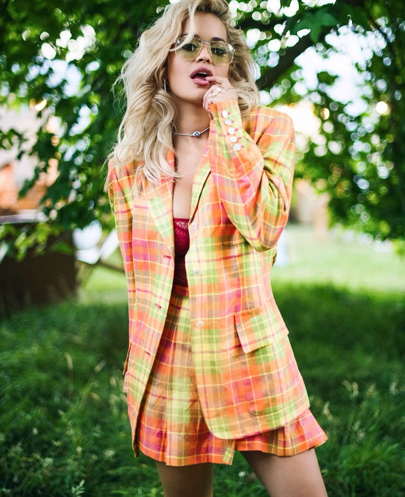 崇尚自由的RitaOra,百变穿衣打破界限