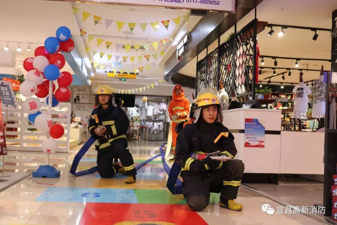 宜昌高新消防大队深入辖区大型商业综合体开展灭火实战演练