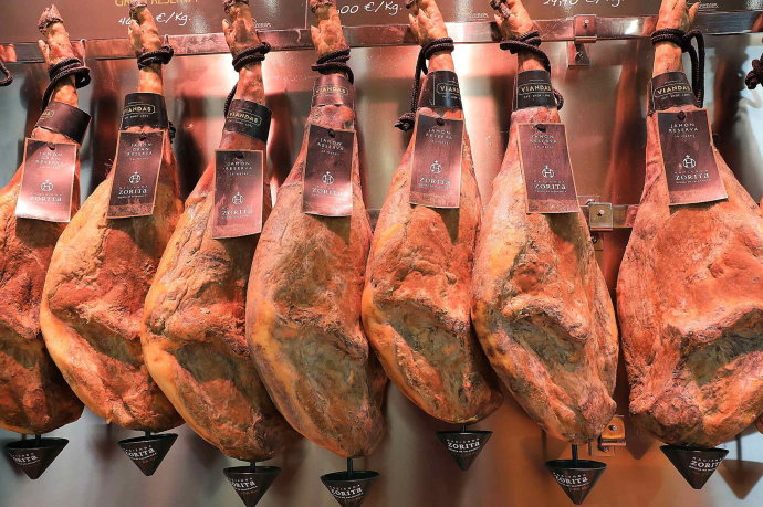 西班牙火腿，贵则几百欧元一公斤，贱则几欧元一份，为什么？