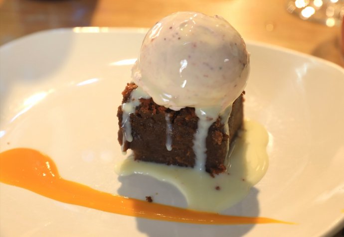 西班牙火腿，贵则几百欧元一公斤，贱则几欧元一份，为什么？