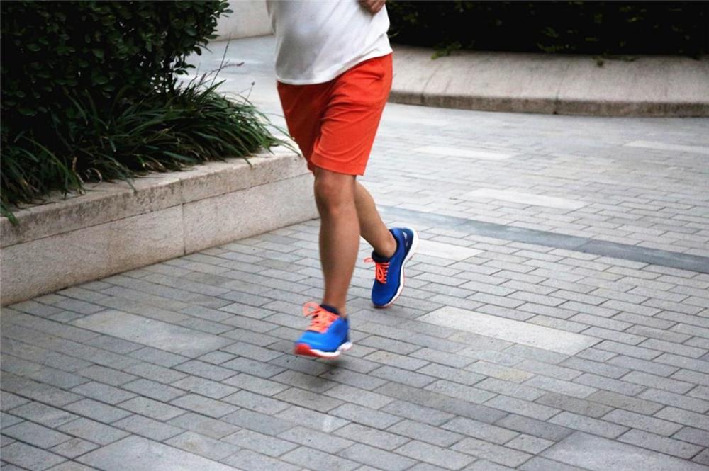 咕咚厚底跑鞋测评,299超轻软底跑鞋