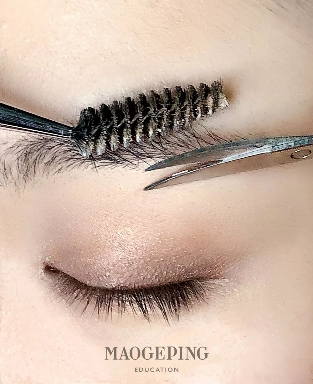 50岁画眉毛眉形怎么画比较好看,如何根据自己的脸型画合适的眉毛