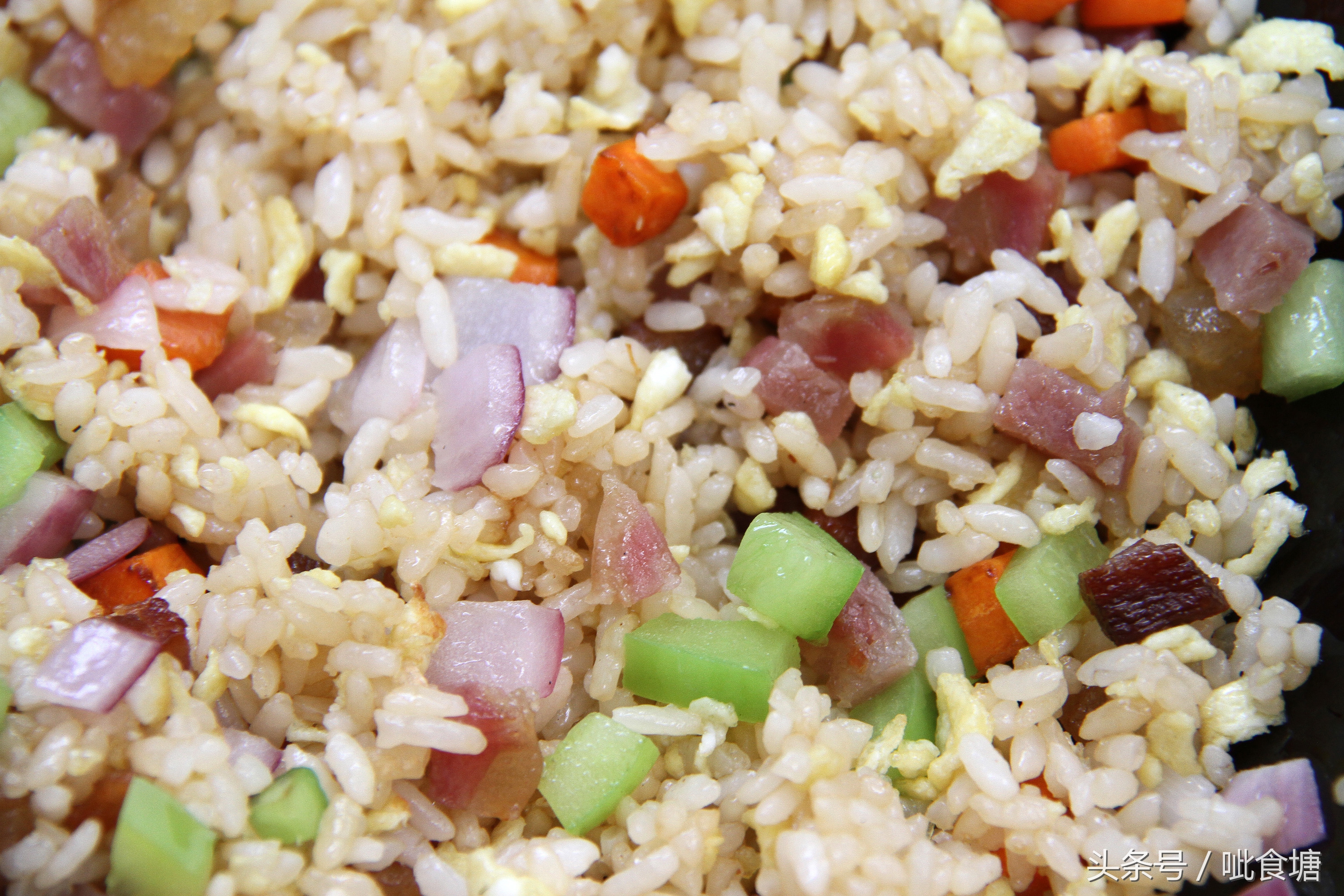 炒米饭先热锅还是先放油,炒米饭先炒胡萝卜还是鸡蛋