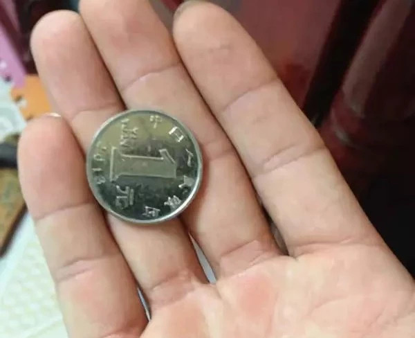 喜欢一个人最伤感的视频,喜欢一个人的第一瞬间