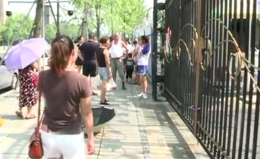 幼儿园开学突然说要倒闭,幼儿园宣布闭园引家长不满