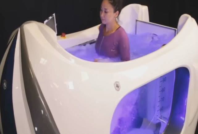 日本造跑步机,日本发明陆地游泳器